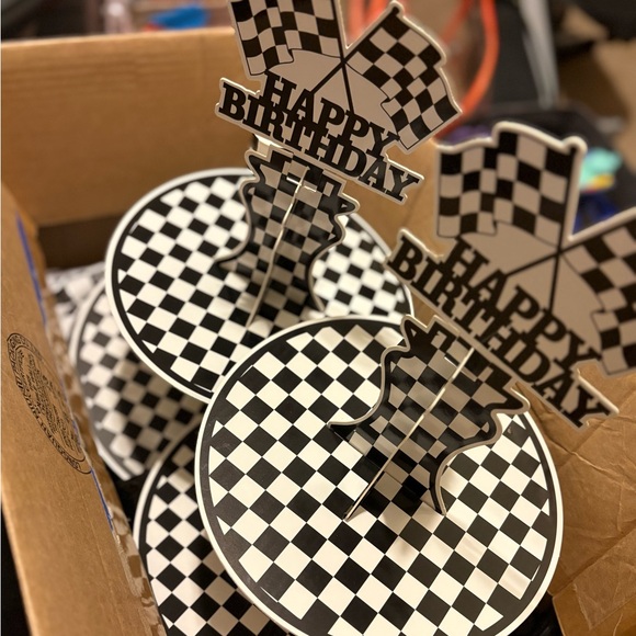 Checkered birthday party decor bundle - Picture 2 of 7